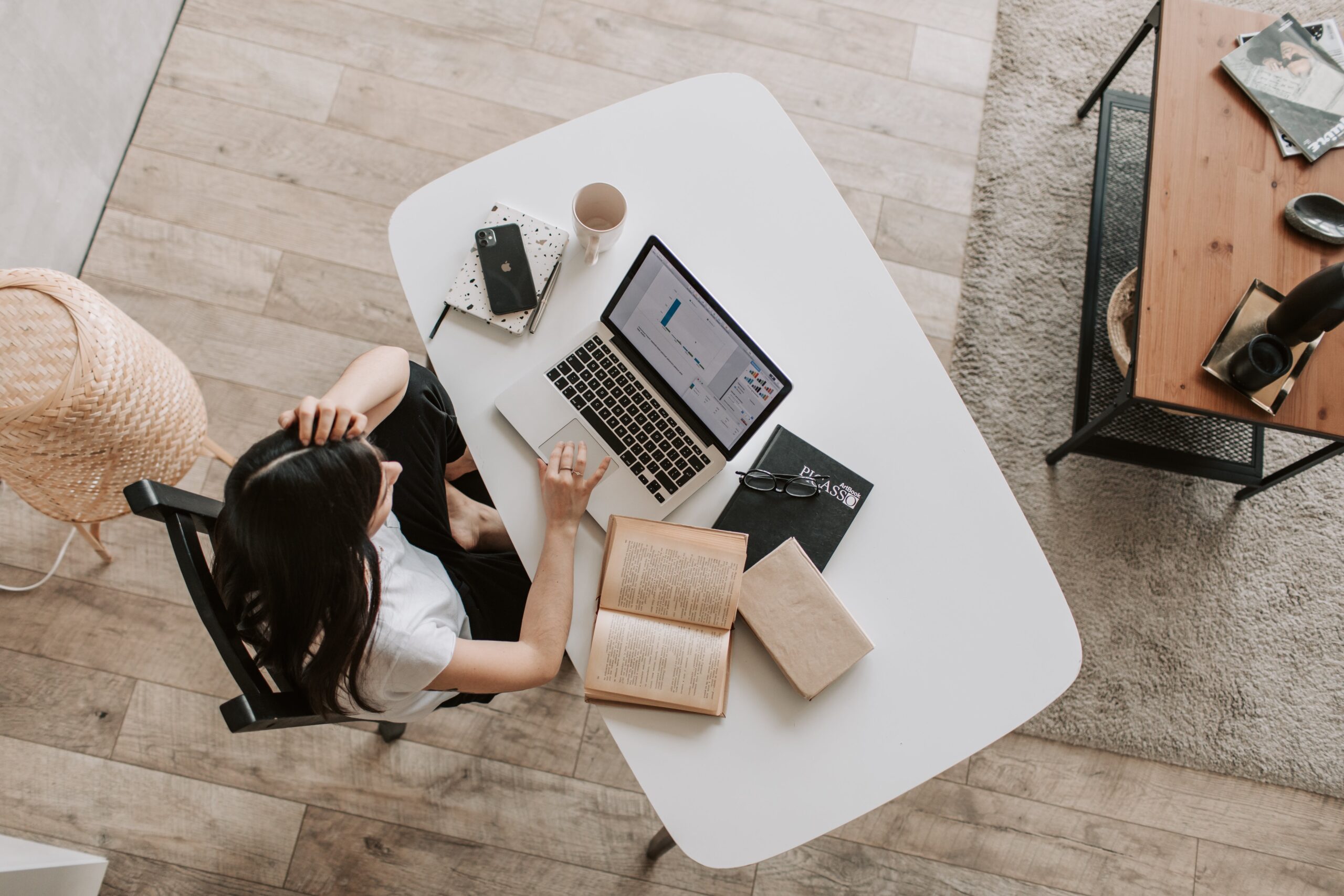 Le télétravail à Béziers : comment choisir la location saisonnière idéale avec the white glove